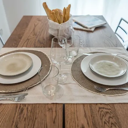 Emilia Life 公寓 *